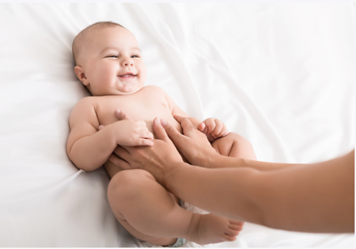 Massage bébé - apprendre à masser son bébé